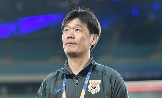 开云体育下载入口-李霄鹏上任面临艰难考验：选球员成难题 归化未知