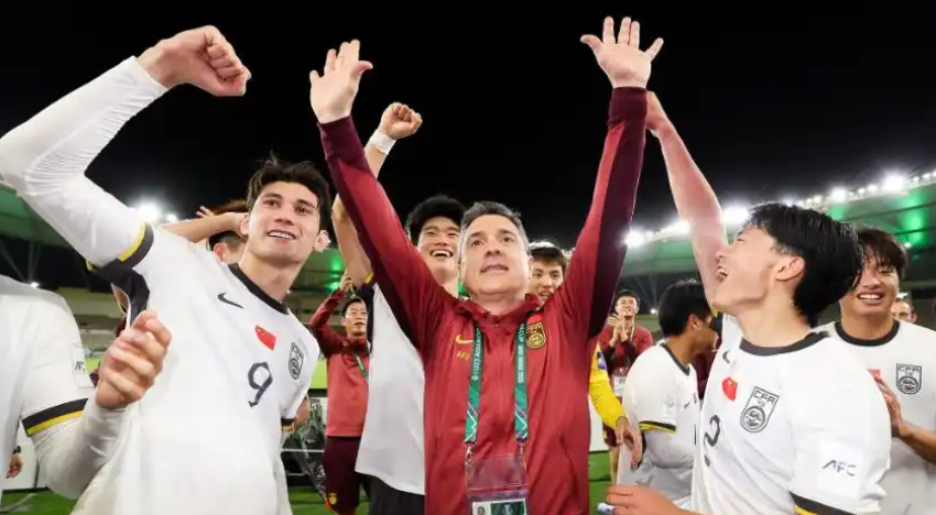 开云体育下载入口-亚足联确认！中国队VS日本队，又1员大将复出，争冠杀手锏浮现