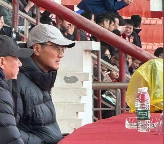 开云体育下载-大河报：国足主帅邵佳一现场观战河南vs云南，考察球员表现
